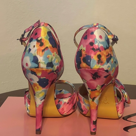 “New” Nina Floral Pumps. - Picture 3 of 6
